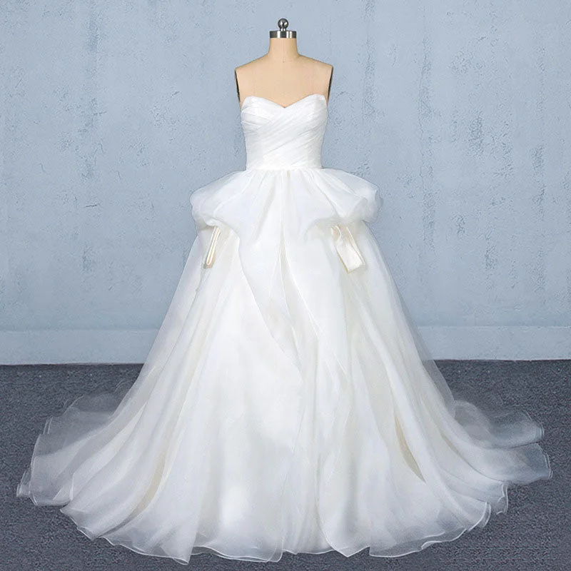 Ball Gown Sweetheart Tulle Ivory Wedding Dresses Gorgeous Sweep Train Bridal Dresses N2350