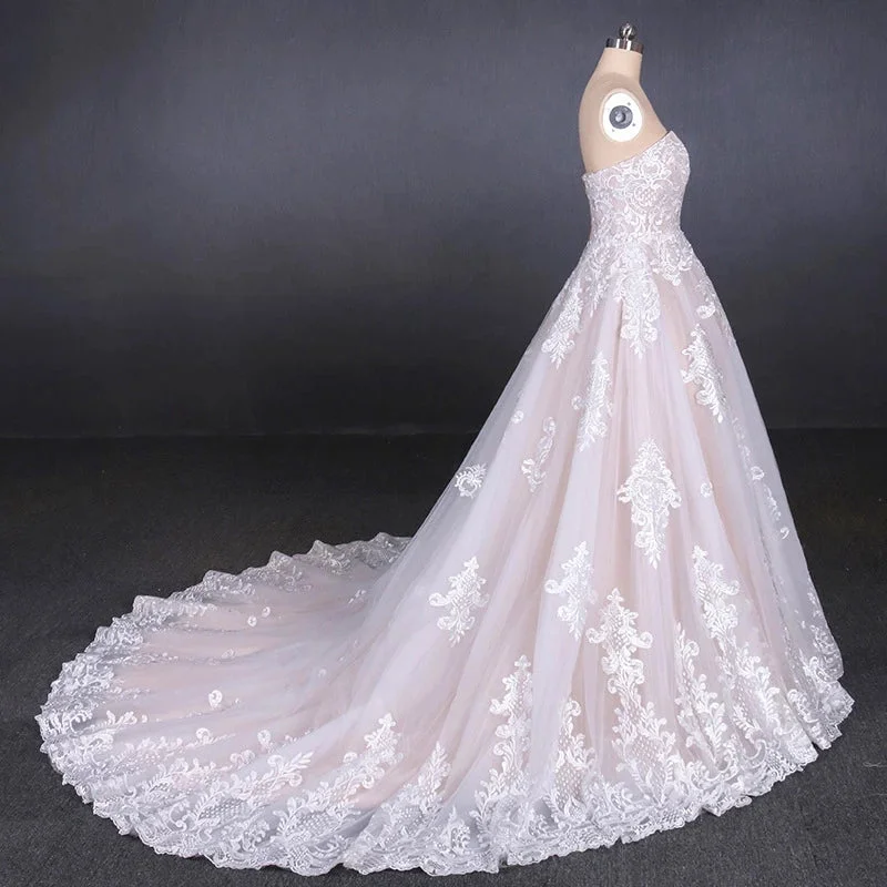 Puffy Strapless Tulle Wedding Dresses with Lace Appliques Long Train Lace Up Bridal Dresses N2300